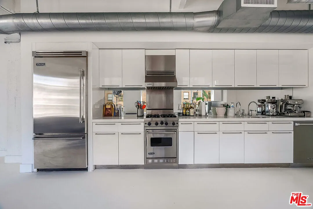 1 bed, 2.0 bath, 870 sqft, $3,495 — Photo 3