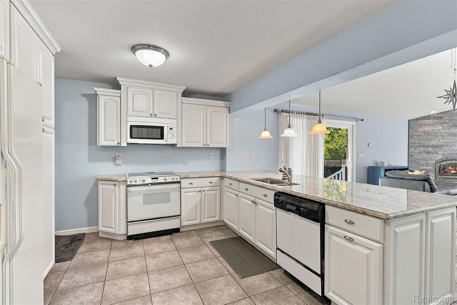 804 E Avon Rd, photo 15