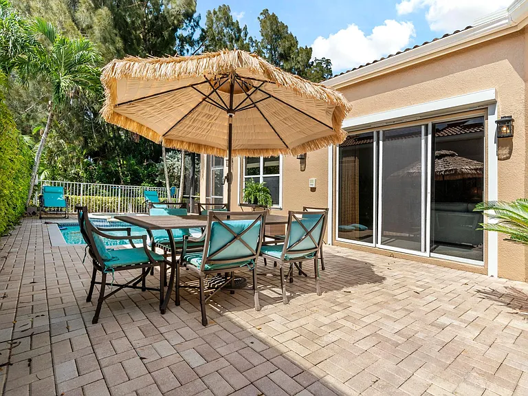 2140 N Maiden Ln — Photo 26