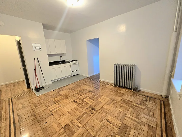 1115 Jerome Ave #4K — Photo 2