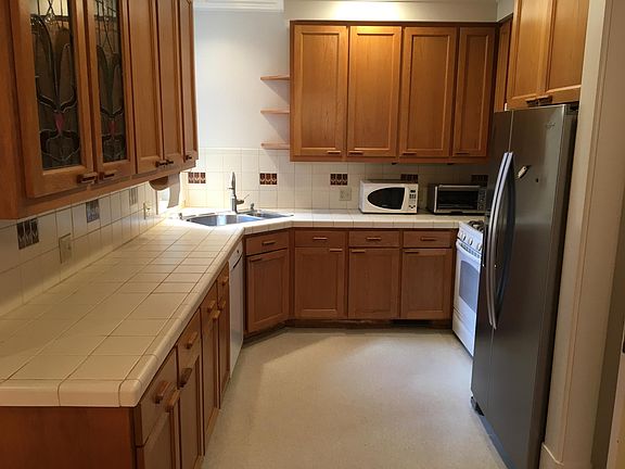 2nd image of 227 Jersey St