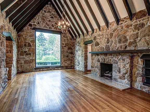 2nd image of 551 Chapel Dr
