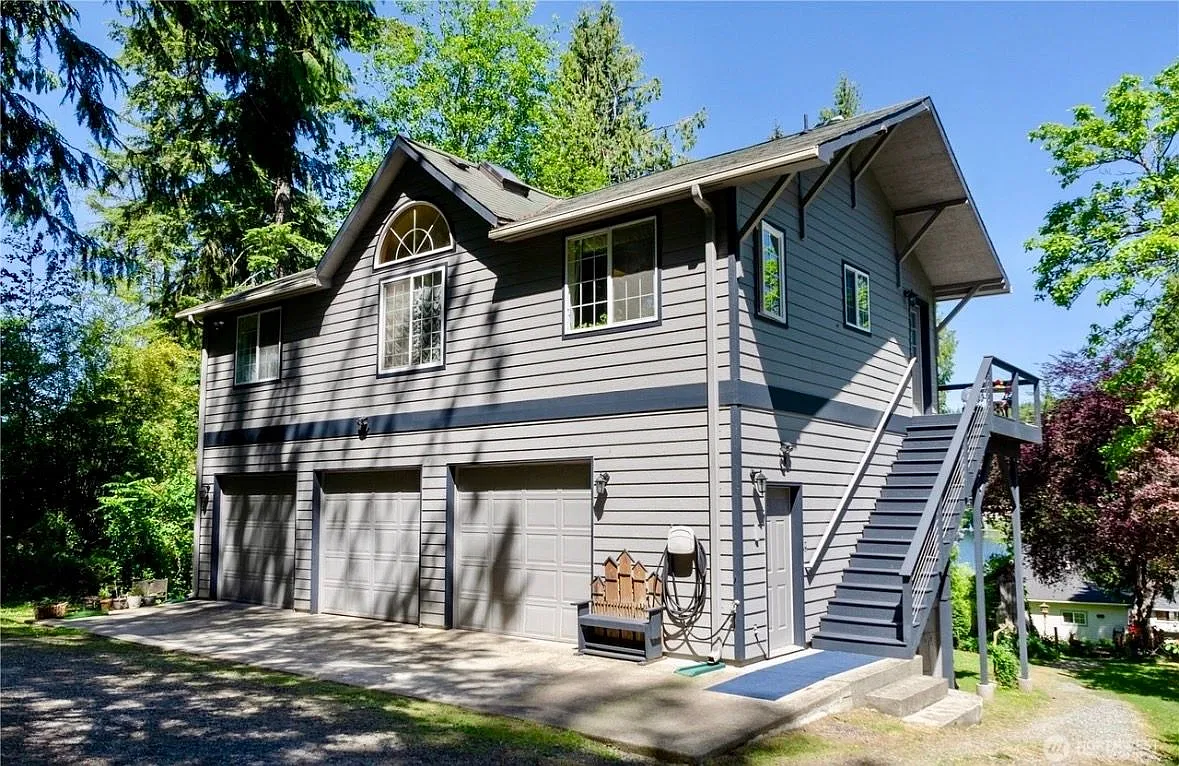 1 bed, 1.5 bath, 900 sqft, $2,050 — Photo 1