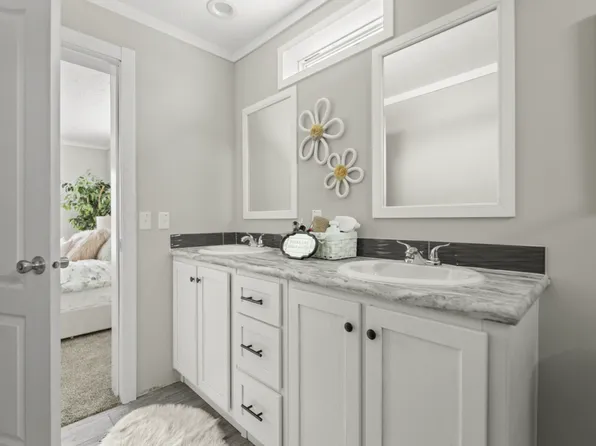 (undisclosed Address), Martin, TN 38237