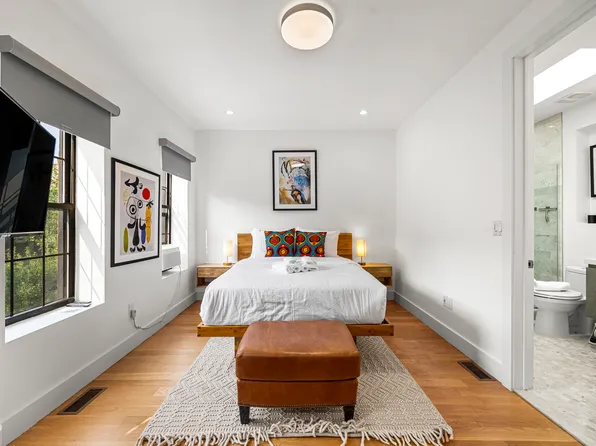 456 Bainbridge Street image 3 of 40