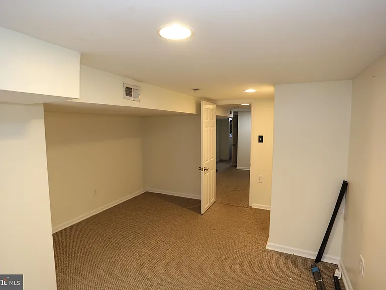 524 S Bouldin St — Photo 16