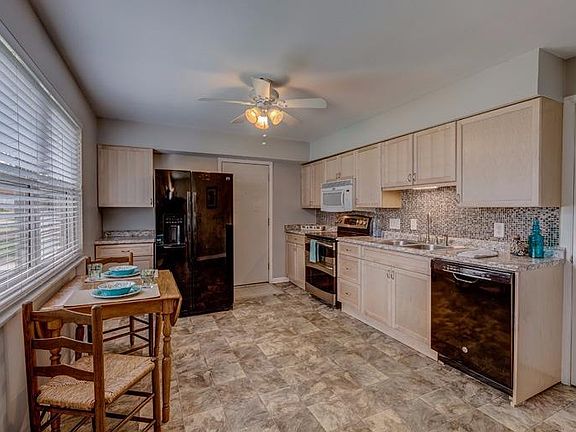 4th image of 1045 Brooke Ave