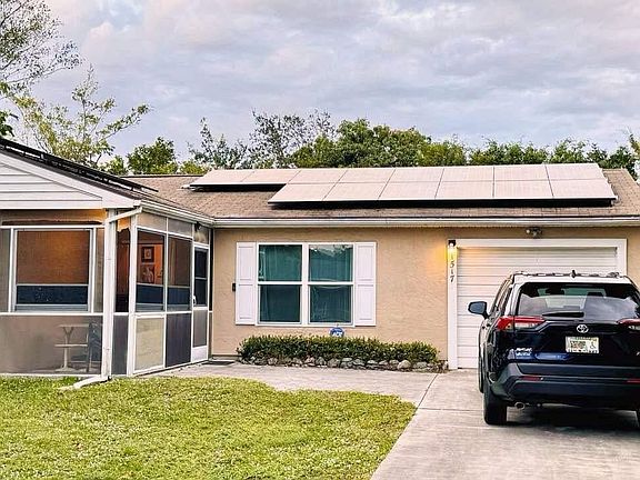 2nd image of 1517 SE Minorca Avenue