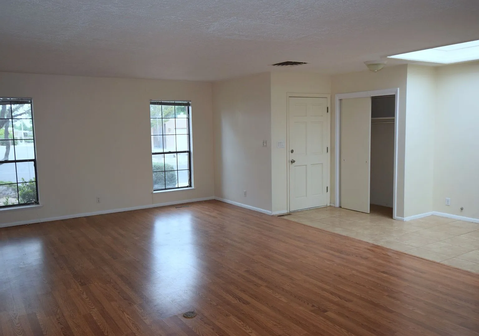 2 Master Suites, Private Backyard! Bonus Enclosed screen porch/patio! Call today! — Photo 2