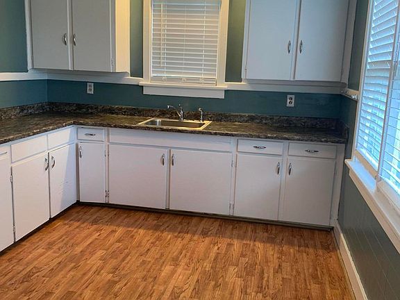 4th image of 700 Cedar Ave