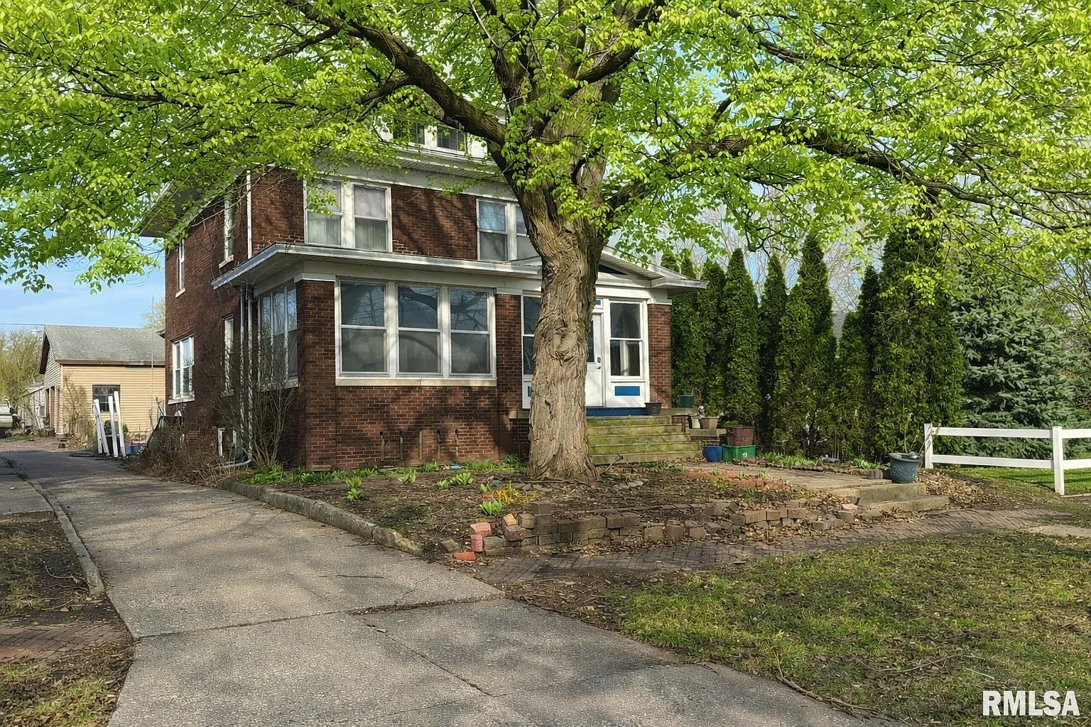 406 S A St photo 1