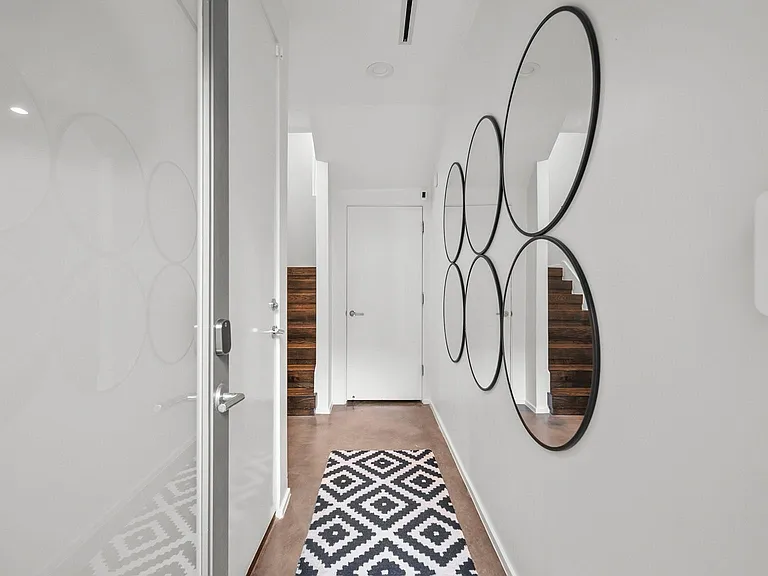 4302 Rose St — Photo 2