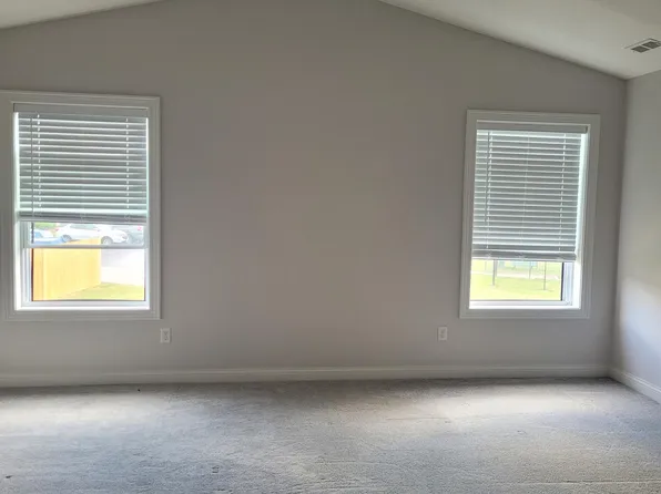 2404 Grey Fox Trl, Bloomington, IL 61705