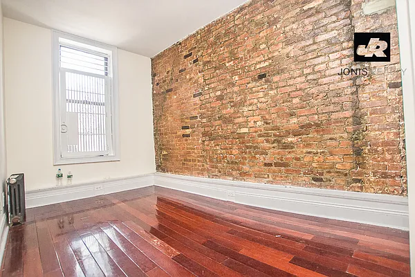Rented by Jonis Realty | media 34