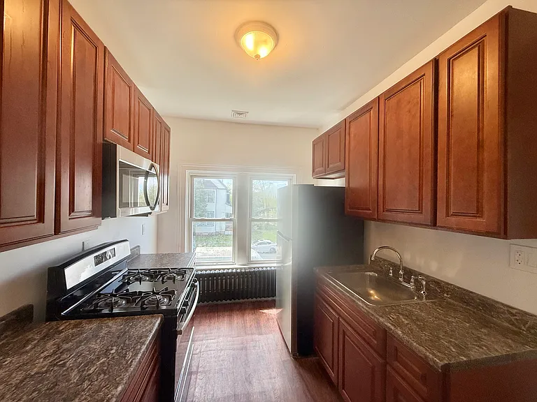 186 2nd Ave #2S — Photo 6
