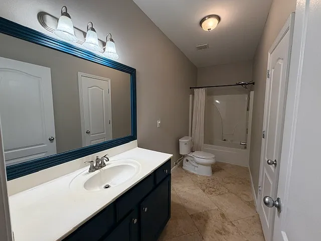 Hall bath with linen closet