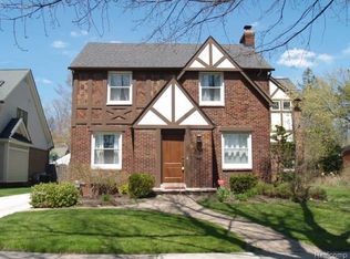 12948 Victoria Ave, Huntington Woods, MI 48070