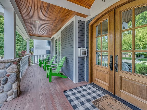 4th image of 420 W Benton Ave