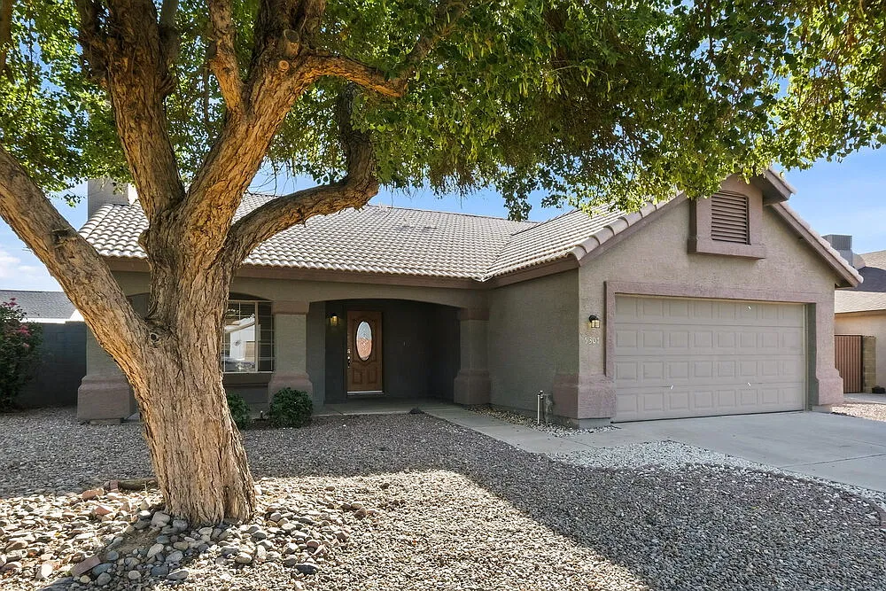 3 bed, 2.0 bath, 1548 sqft, $2,140 — Photo 3