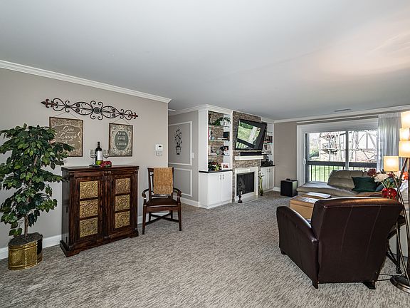 5th image of 10 Algonquin Trl APT 3