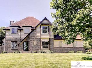 9406 Paddock Rd, Omaha, NE 68124