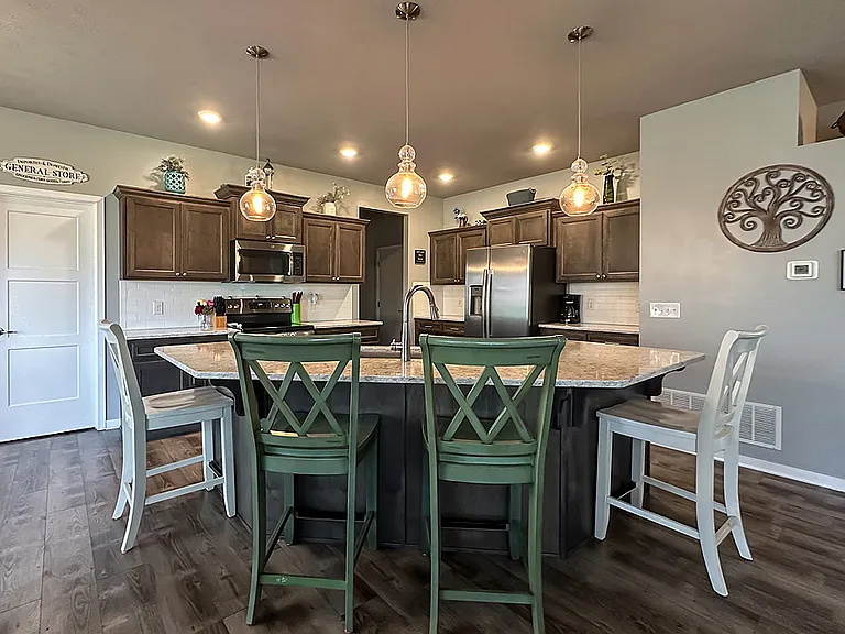 Kitchen and Eat In Area