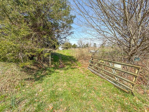 3rd image of Key Hole Rd