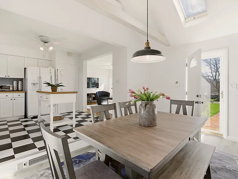 415 Wapping Rd — Photo 11