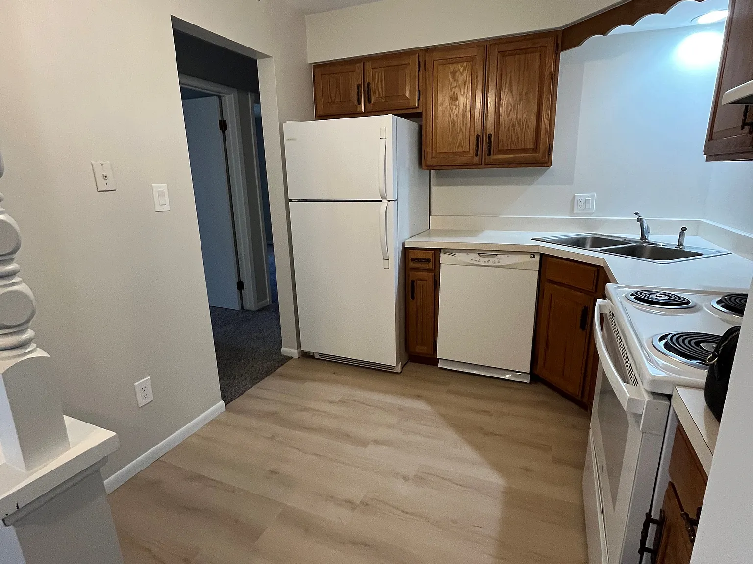 2 bed, 930 sqft, $1,600 — Photo 2