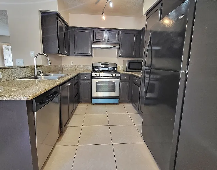 9404 Hershey Ln — Photo 2