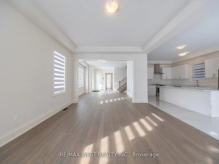 2215 Crystal Dr — Photo 10