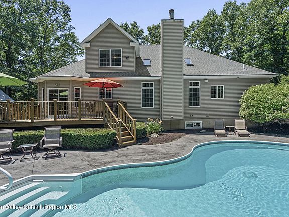 3rd image of 85 Chadwycke Court