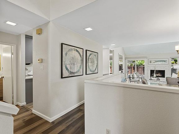 3rd image of 1112 W Hillsdale Blvd