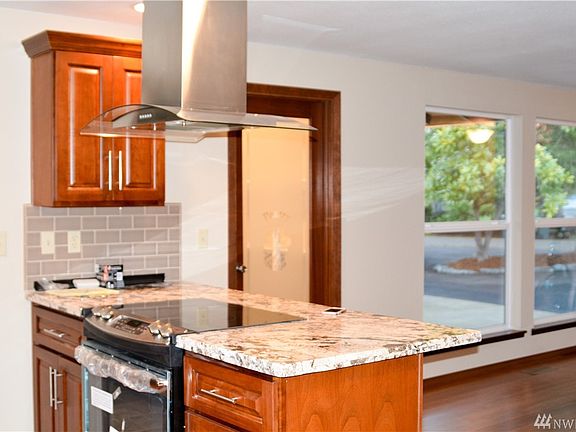 4th image of 11104 42nd Street Ct E