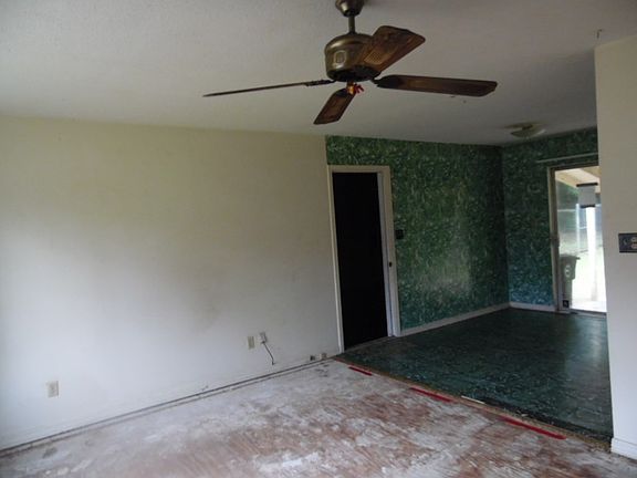 5th image of 825 Briandav St
