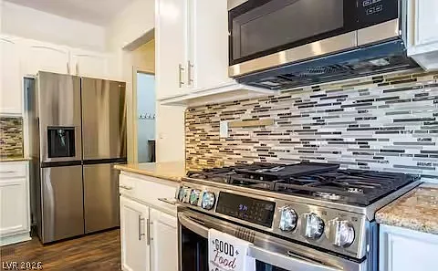 4 bed, 2.5 bath, 2679 sqft, $3,930 — Photo 3