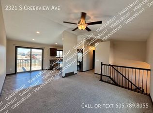2321 S Creekview Ave, Sioux Falls, SD 57106