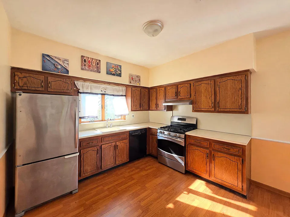 224 Kinghorn St #2