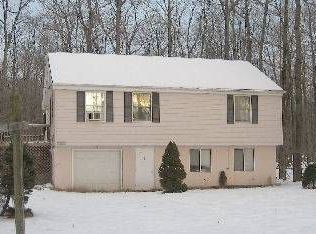 82 E Shore Dr, Hawley, PA 18428