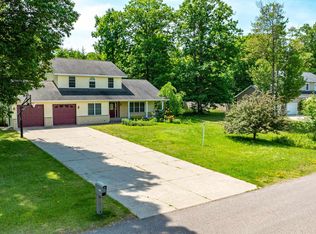 1909 Robindale Dr, Houghton, MI 49931