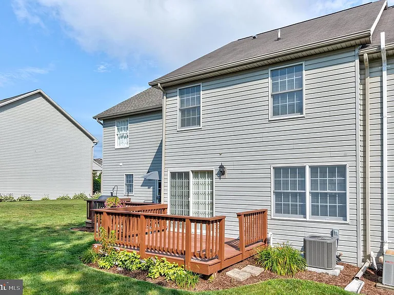 4069 Darius Dr — Photo 2