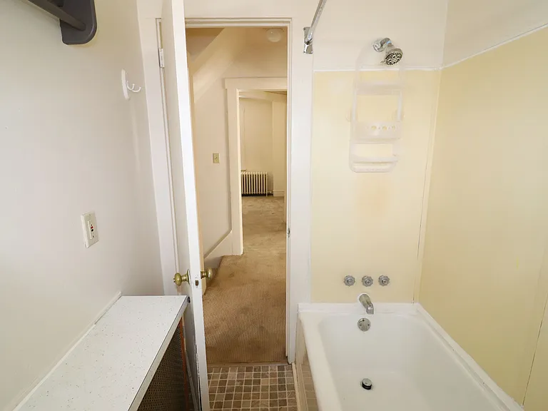517 E Main St — Photo 20