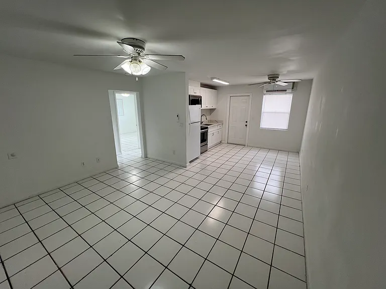4365 Golden Gate Pkwy #C — Photo 6