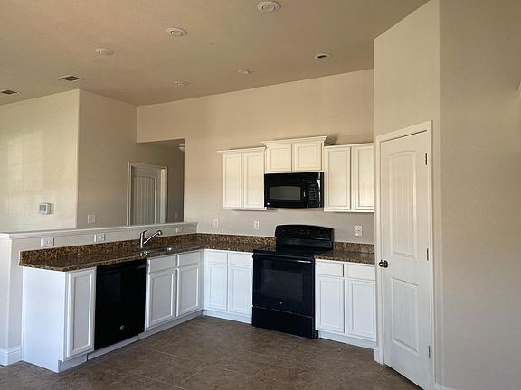 4th image of 9611 Holiday Dr