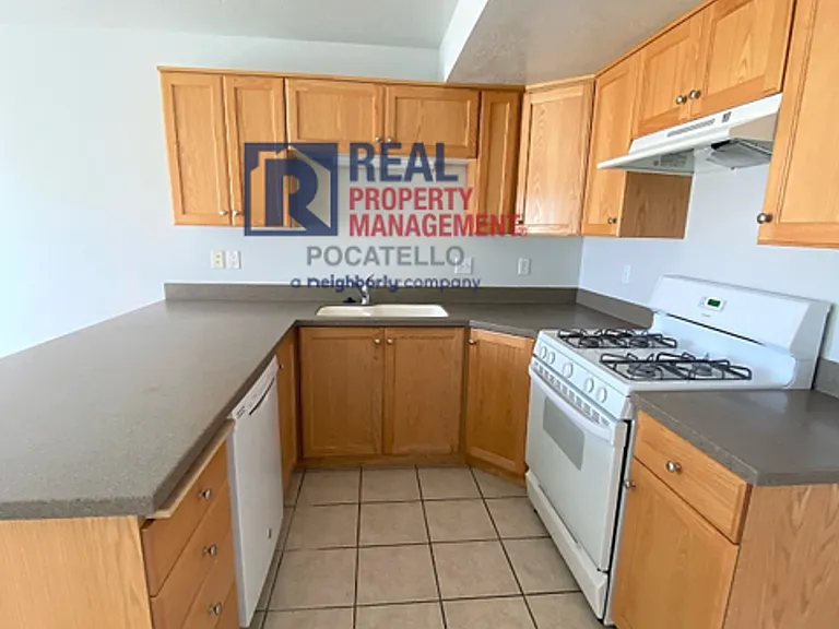 414B Pheasant Ridge Dr — Photo 2