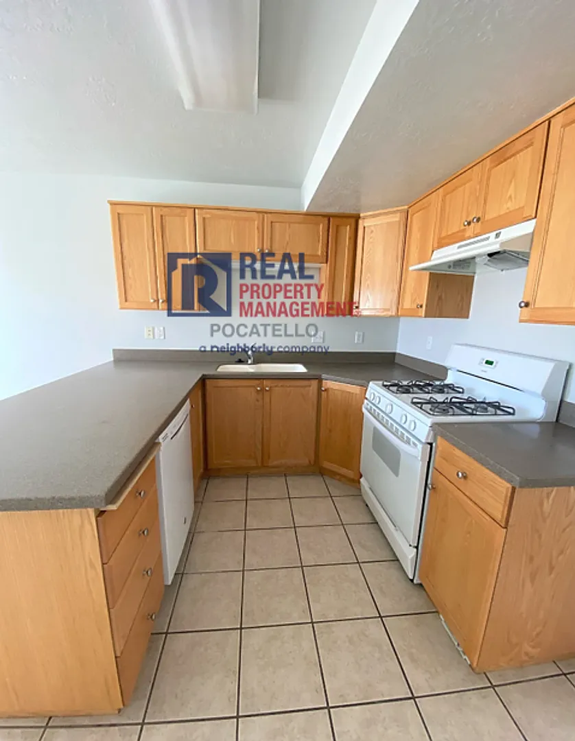 Building Photo - 414B Pheasant Ridge Dr