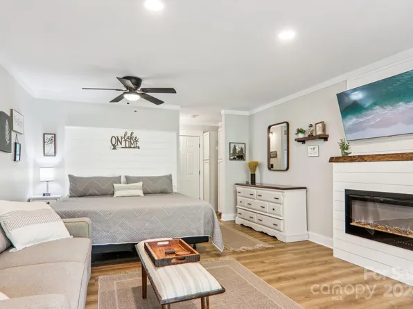 160 Whitney Blvd #22, Lake Lure, NC 28746