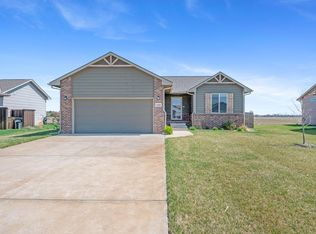 1424 Main St, Halstead, KS 67056