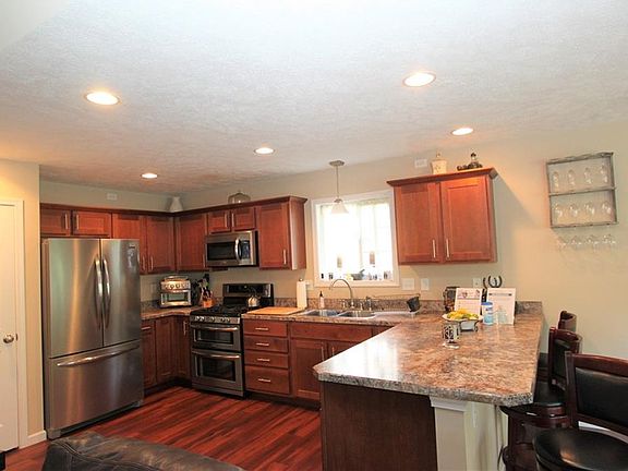 5th image of 35 Aspen Springs Dr