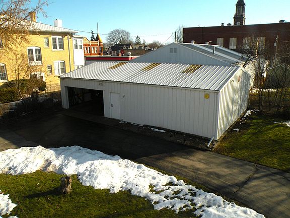 3rd image of 217 W 11th Ave